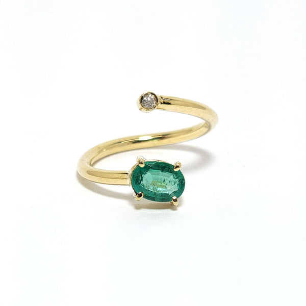 Ring with Emerald and Diamond in 18k Yellow Gold