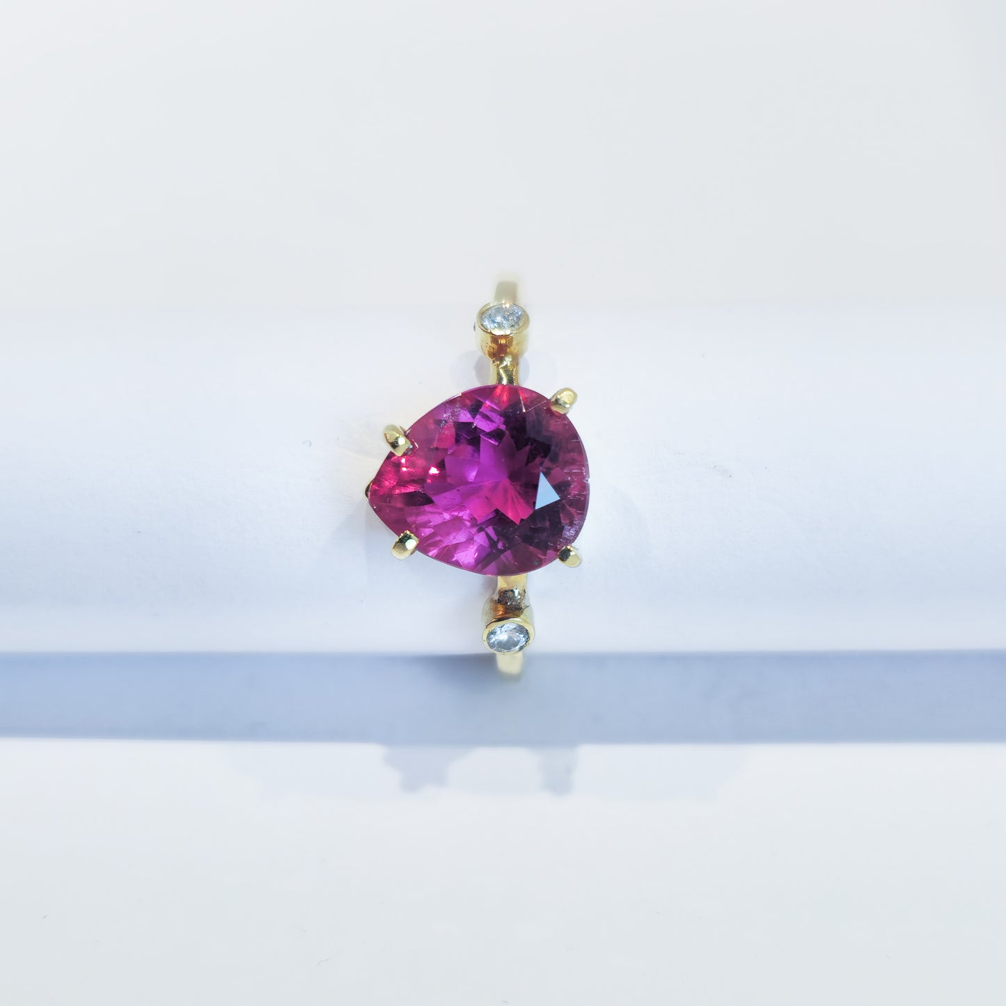 AA-Tourmaline - Diamond - 18k Yellow Ring