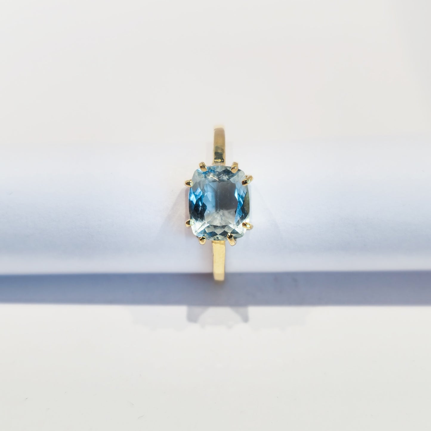 Aquamarine - 18k Yellow Gold Ring