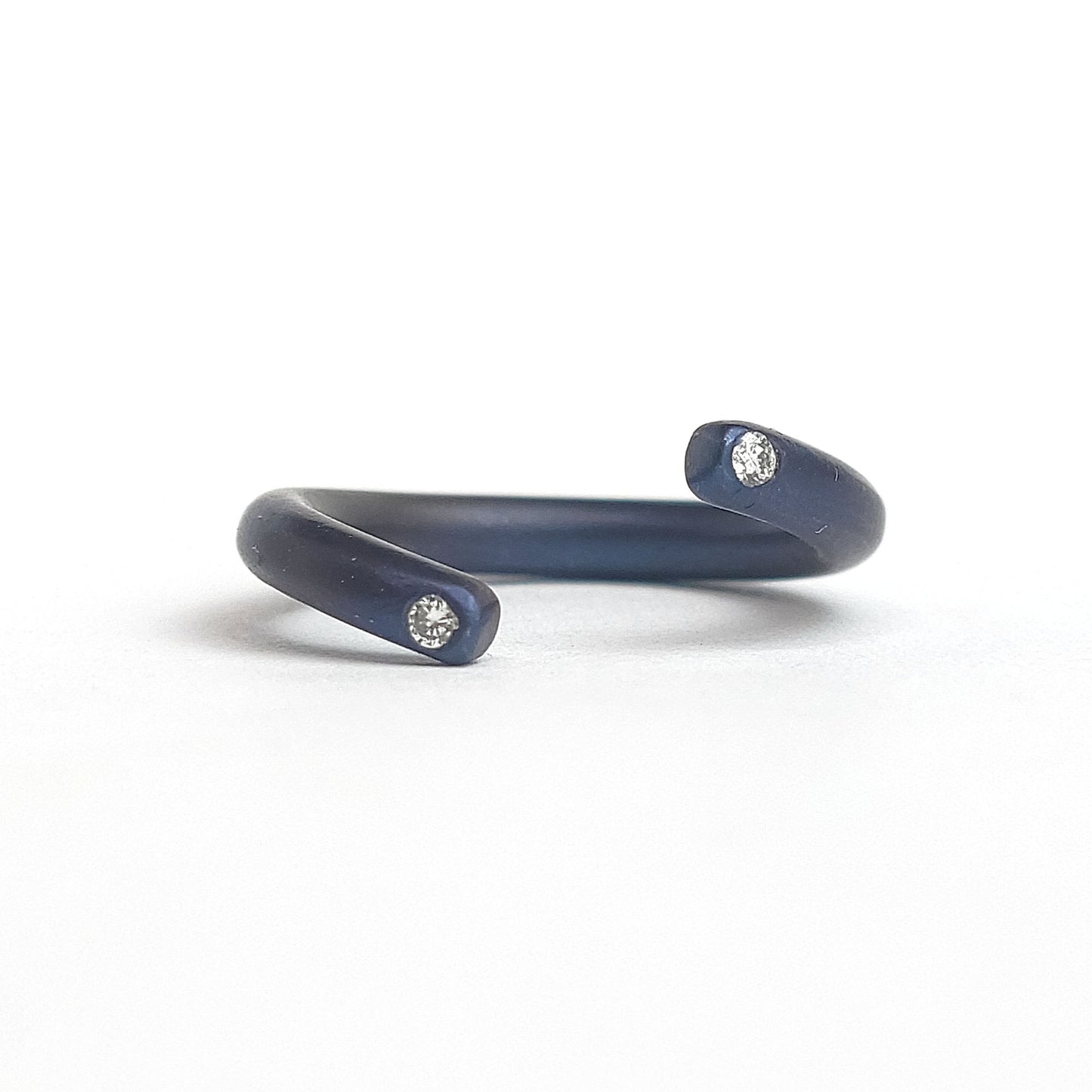 Titanium ring - Diamonds