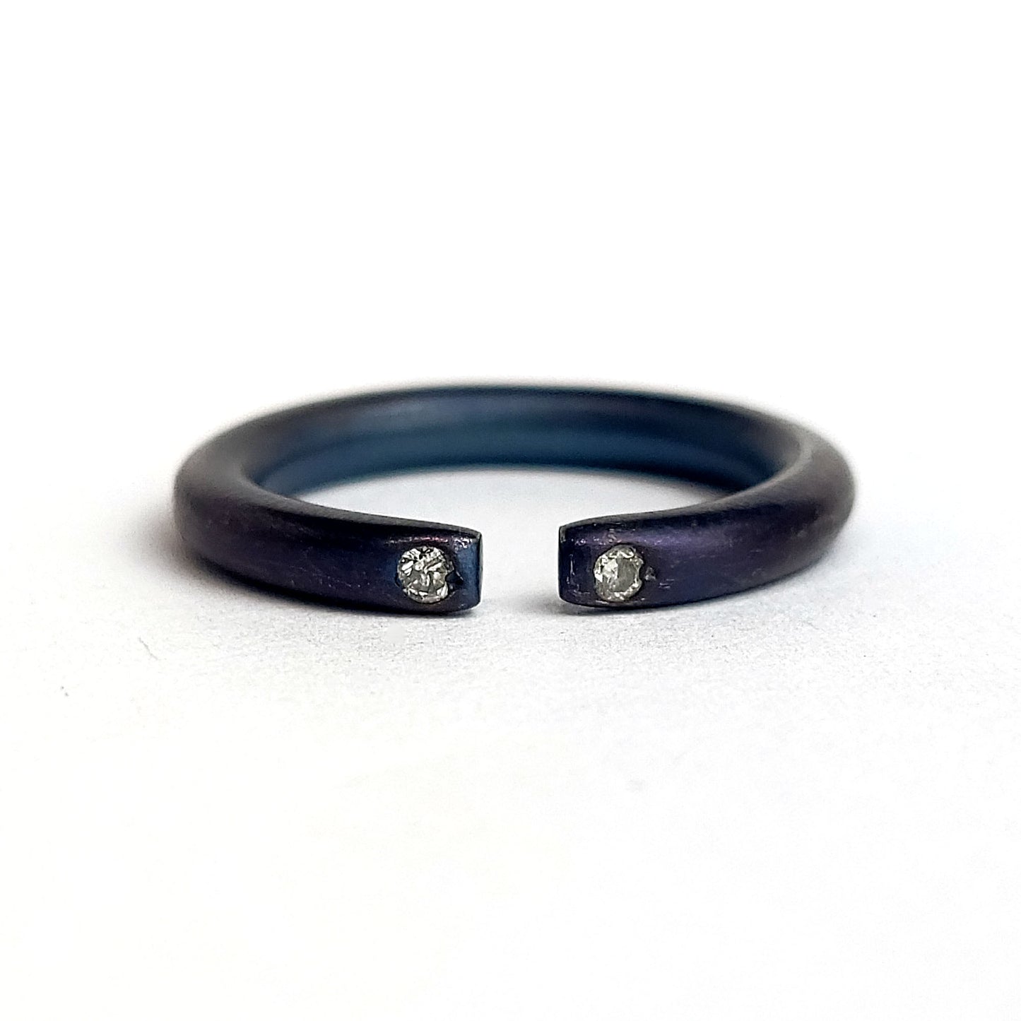 Titanium ring - Diamonds