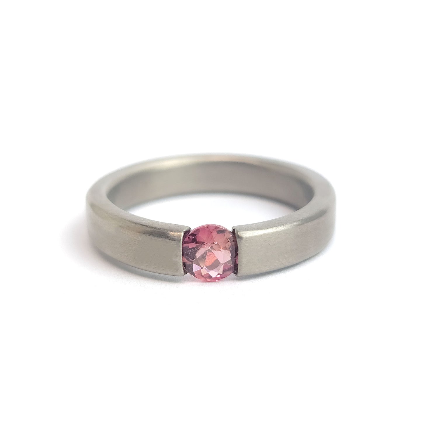 Titanium ring - round Rubellite