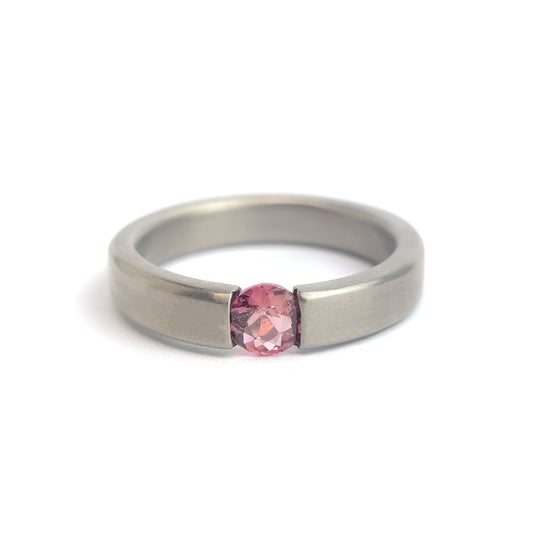 Titanium ring - round Rubellite