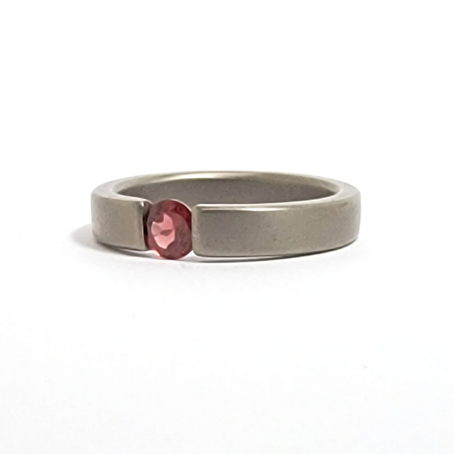Titanium ring - Garnet