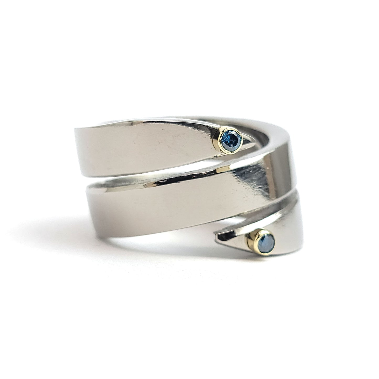 Titanium ring - Blue diamonds