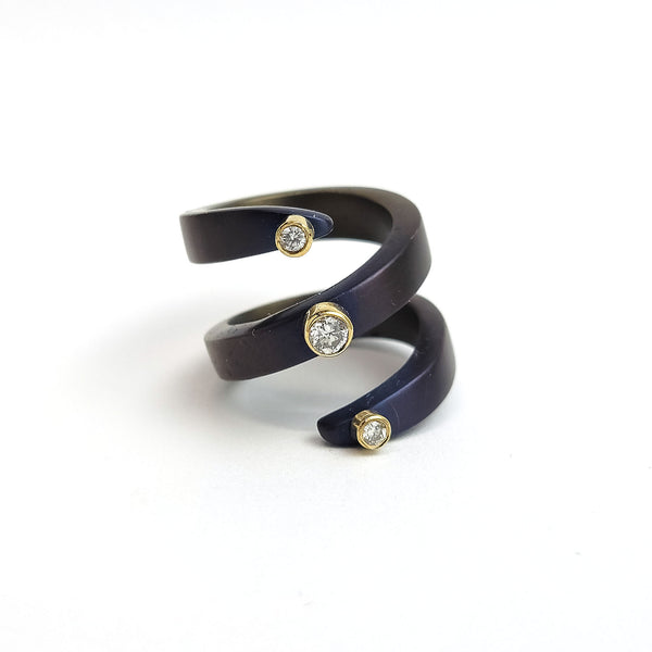 Titanium spring ring - diamonds