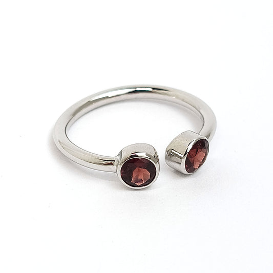 ET Garnet sterling Silver ring