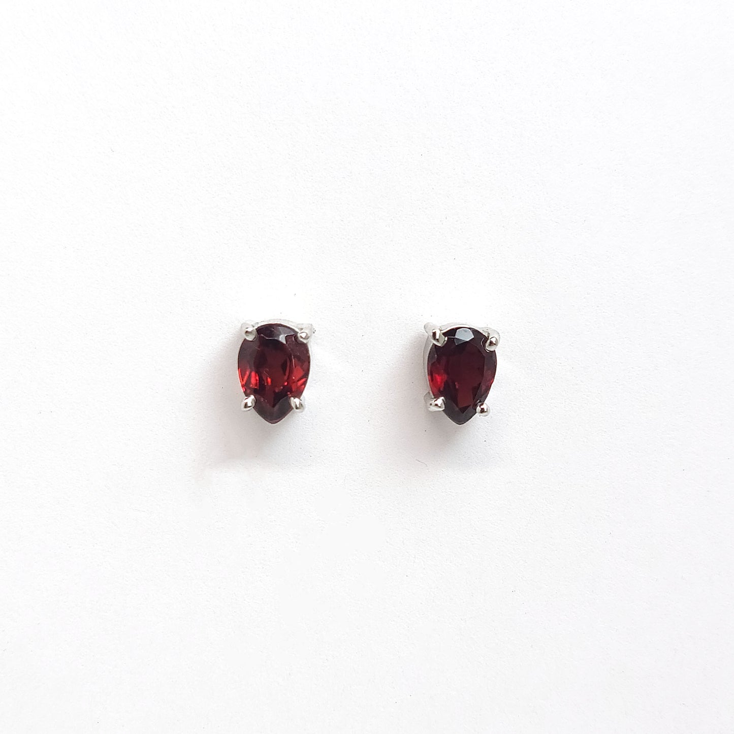 Earrings sterling solitaire - Garnet