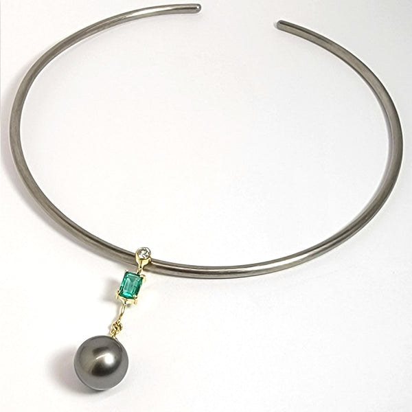 Pendant with Tahitian Black Pearl, Emerald, and Diamond in 18k Gold