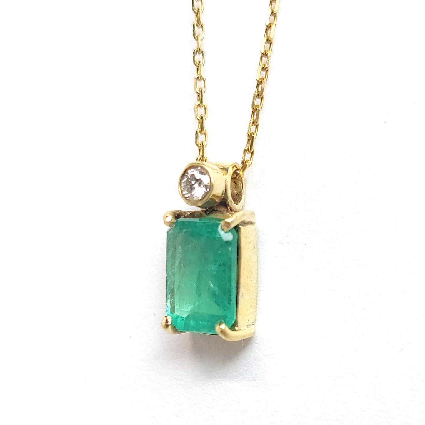 Gold Pendant - Emerald and diamond