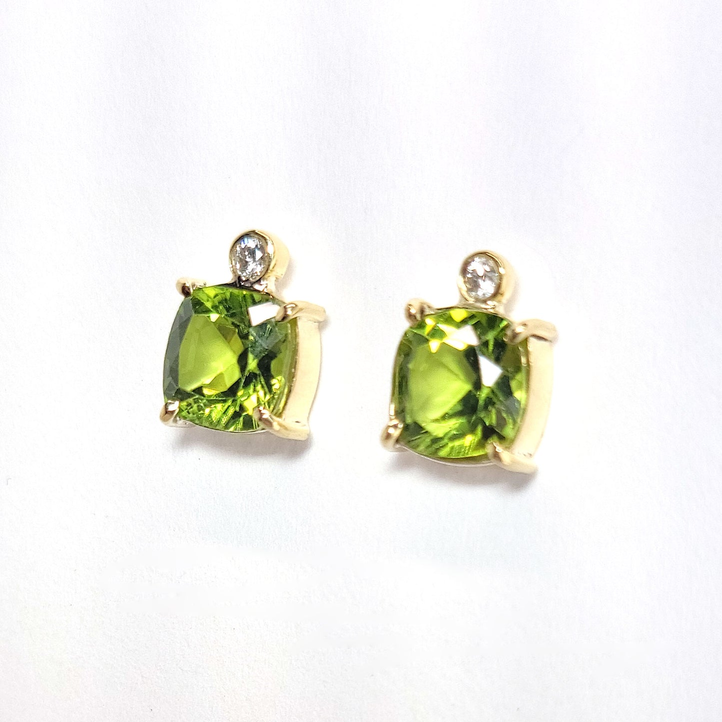 Earrings gold - Peridots and diamonds