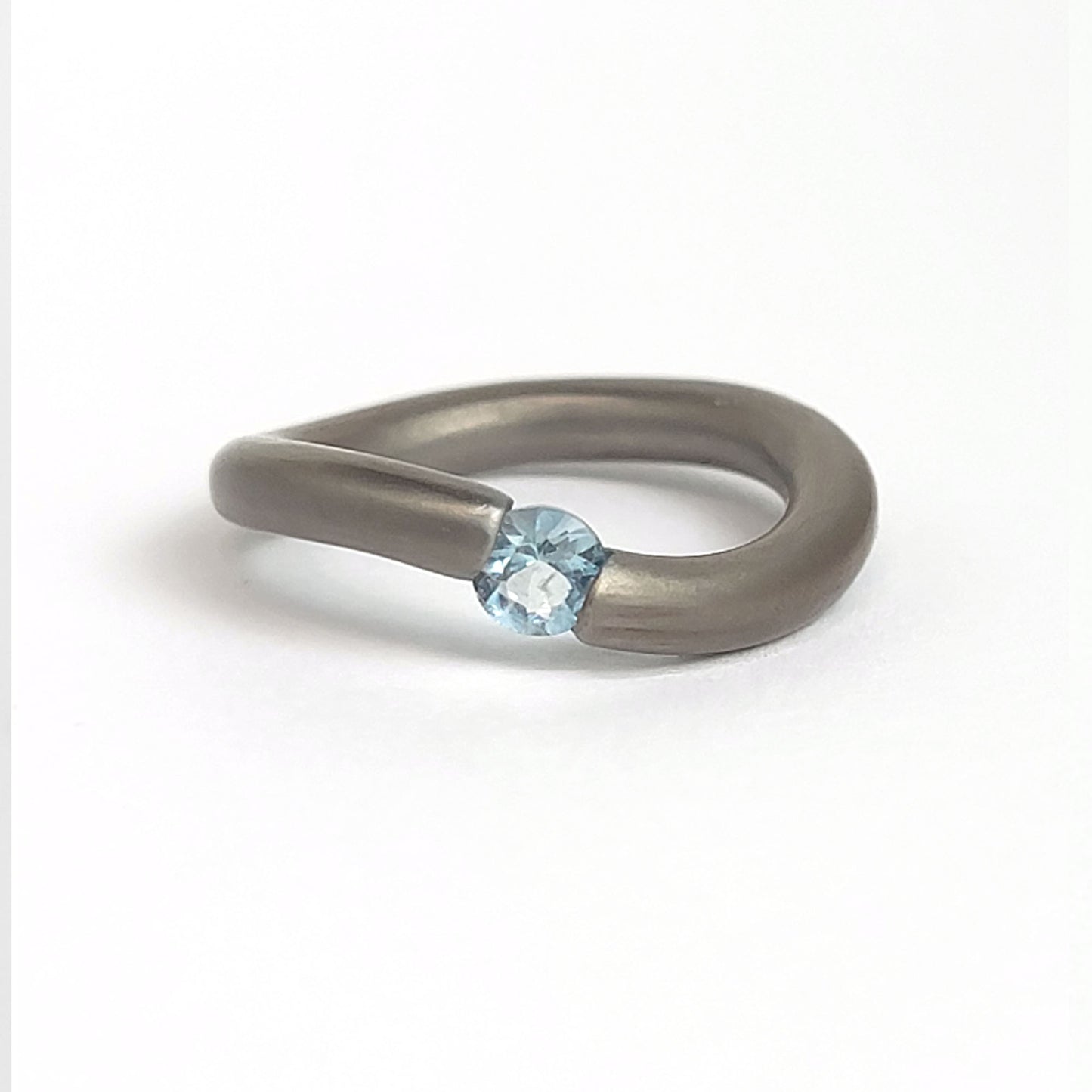 Titanium ring - Aquamarine