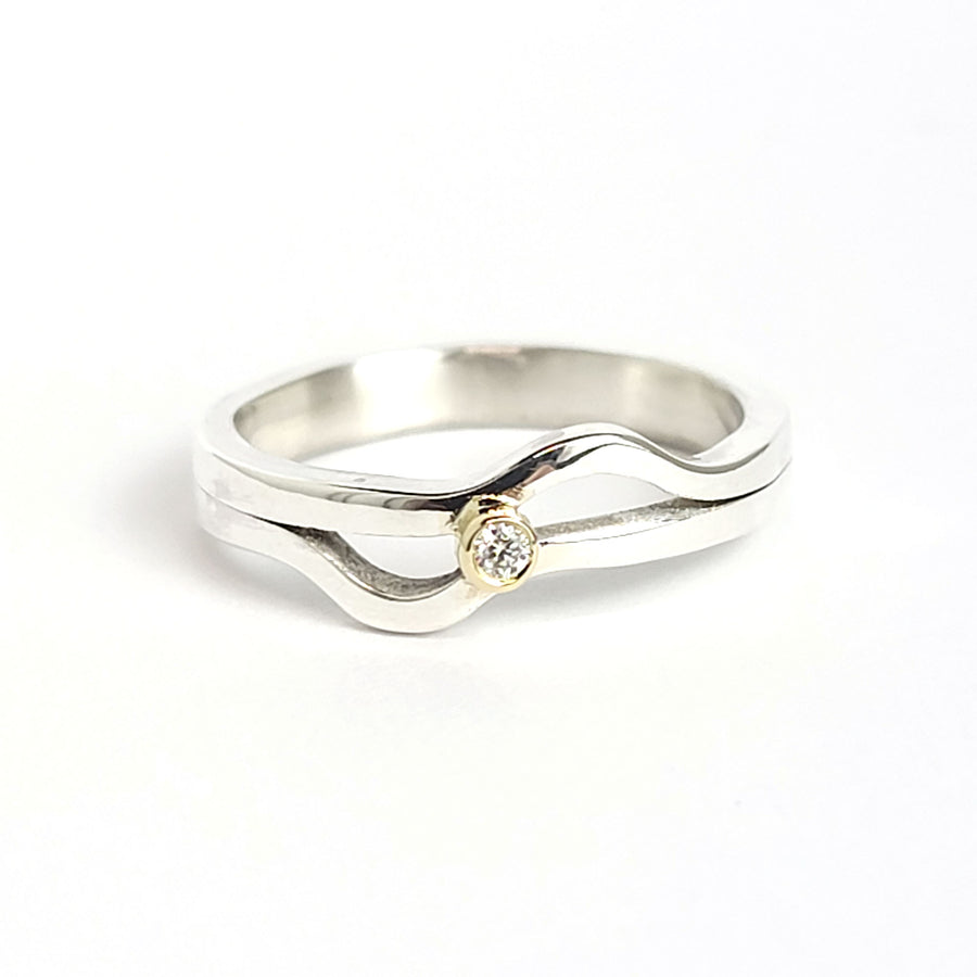 Sculptural Ring in Gold, Titanium and Diamond