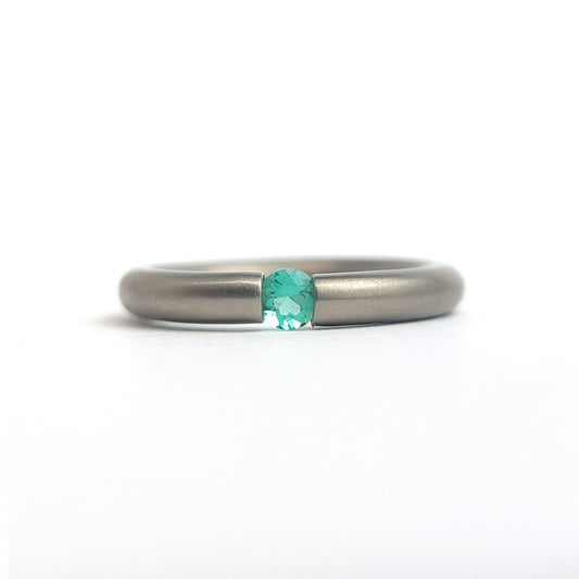 Titanium ring - Emerald