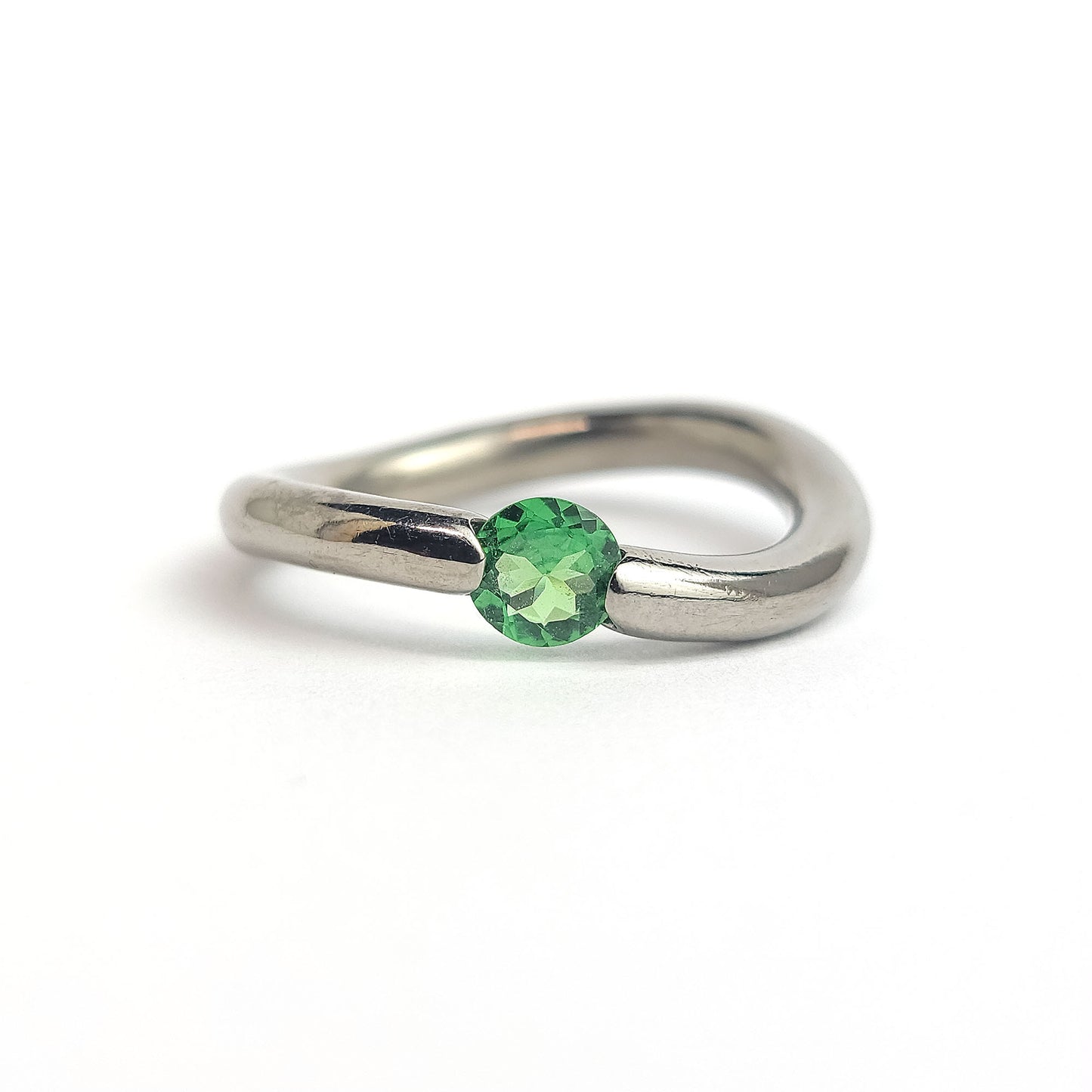 Titanium ring - Tsavorite